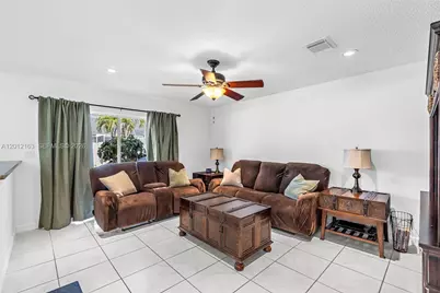 1910 NW 180th Way, Pembroke Pines, FL 33029 - Photo 9