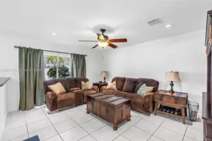 1910 NW 180th Way, Pembroke Pines, FL 33029 - Photo 9
