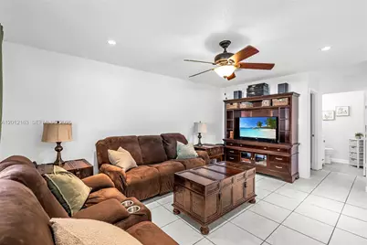 1910 NW 180th Way, Pembroke Pines, FL 33029 - Photo 5