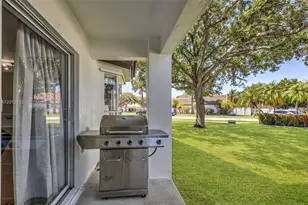 1910 NW 180th Way, Pembroke Pines, FL 33029 - Photo 27
