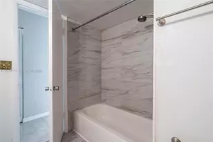 950 NE 199th St, Miami, FL 33179 - Photo 23
