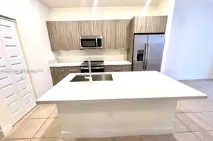 9083 NW 159th St, Miami Lakes, FL 33018 - Photo 5