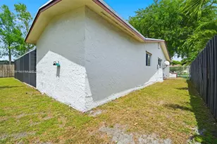 920 NW 92nd Ave, Pembroke Pines, FL 33024 - Photo 25