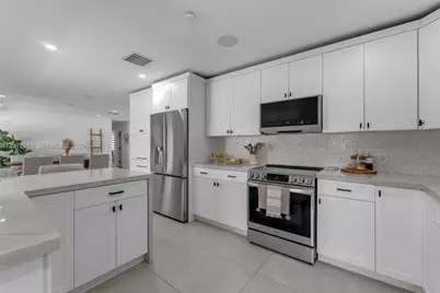 9250 SW 44th St, Miami, FL 33165 - Photo 13