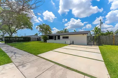 9250 SW 44th St, Miami, FL 33165 - Photo 3