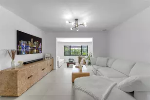 9250 SW 44th St, Miami, FL 33165 - Photo 5