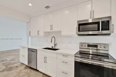 90 Edgewater #PH 18, Coral Gables, FL 33133 - Photo 1