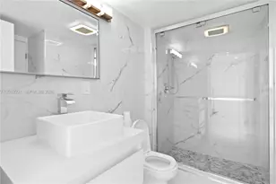 3675 N Country Club Dr, Aventura, FL 33180 - Photo 43
