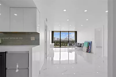 3675 N Country Club Dr #2008, Aventura, FL 33180 - Photo 9