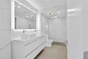 3675 N Country Club Dr, Aventura, FL 33180 - Photo 23