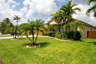 2910 Fairways Dr, Homestead, FL 33035 - Photo 3