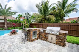 2910 Fairways Dr, Homestead, FL 33035 - Photo 37