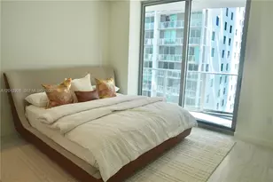77 SE 5th St, Miami, FL 33131 - Photo 13