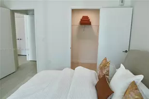 77 SE 5th St, Miami, FL 33131 - Photo 15