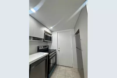 2312 S Cypress Bend Dr #107, Pompano Beach, FL 33069 - Photo 9