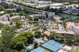 2312 S Cypress Bend Dr, Pompano Beach, FL 33069 - Photo 25