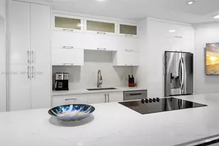 4775 Collins Ave, Miami Beach, FL 33140 - Photo 13
