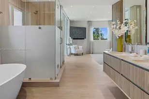 50 South Pointe Dr, Miami Beach, FL 33139 - Photo 23