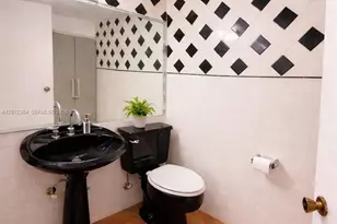 1045 NW 126th Pl, Miami, FL 33182 - Photo 11