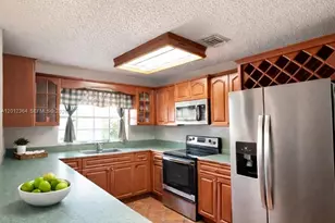 1045 NW 126th Pl, Miami, FL 33182 - Photo 3