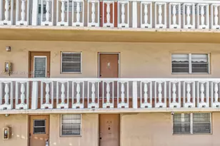 218 NE 12th Ave, Hallandale Beach, FL 33009 - Photo 23