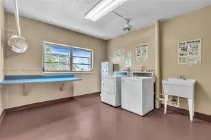 218 NE 12th Ave, Hallandale Beach, FL 33009 - Photo 21