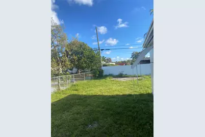 1070 NW 147th St, Miami, FL 33168 - Photo 11