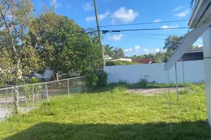 1070 NW 147th St, Miami, FL 33168 - Photo 11