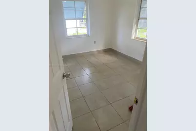 1070 NW 147th St, Miami, FL 33168 - Photo 7