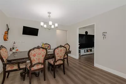 395 W 39th Pl, Hialeah, FL 33012 - Photo 11