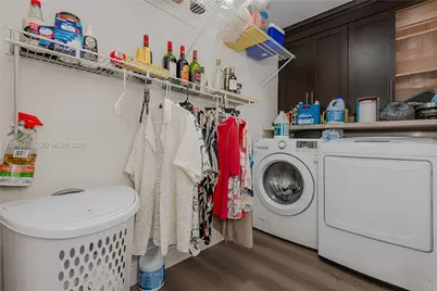 395 W 39th Pl, Hialeah, FL 33012 - Photo 17