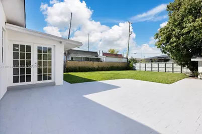 395 W 39th Pl, Hialeah, FL 33012 - Photo 5