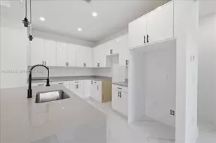 1032 Candlelight Dr, Other City - In The State Of Florida, FL 33974 - Photo 17
