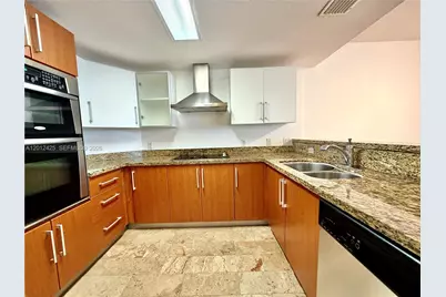 170 SE 14th St #2906, Miami, FL 33131 - Photo 5