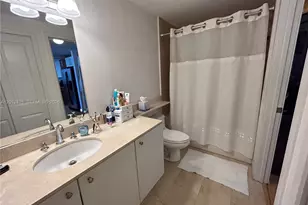 170 SE 14th St, Miami, FL 33131 - Photo 15