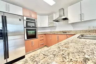 170 SE 14th St, Miami, FL 33131 - Photo 1