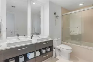 55 SW 9th St, Miami, FL 33130 - Photo 11