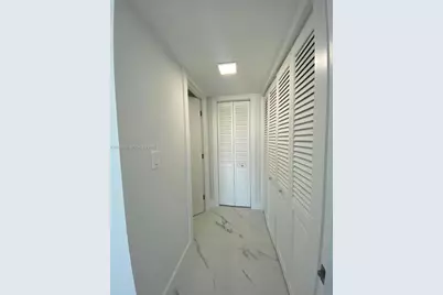 6039 Collins Ave #1033, Miami Beach, FL 33140 - Photo 13