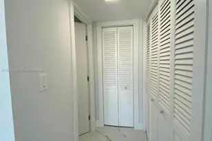 6039 Collins Ave, Miami Beach, FL 33140 - Photo 13