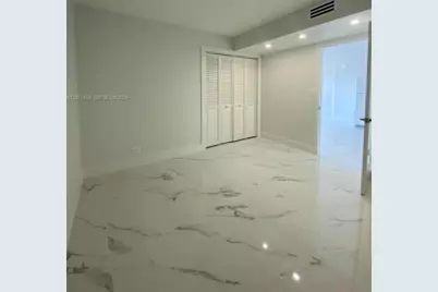 6039 Collins Ave #1033, Miami Beach, FL 33140 - Photo 17