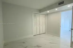 6039 Collins Ave, Miami Beach, FL 33140 - Photo 17