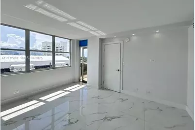 6039 Collins Ave #1033, Miami Beach, FL 33140 - Photo 15