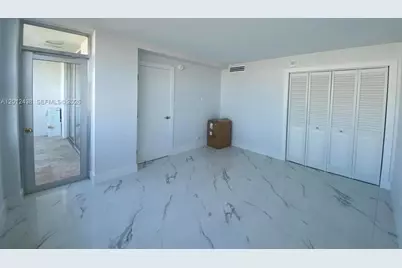 6039 Collins Ave #1033, Miami Beach, FL 33140 - Photo 15
