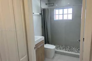 2425 W 76th St, Hialeah, FL 33016 - Photo 21