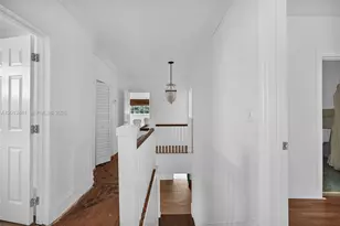 452 NE 30th St, Miami, FL 33137 - Photo 17