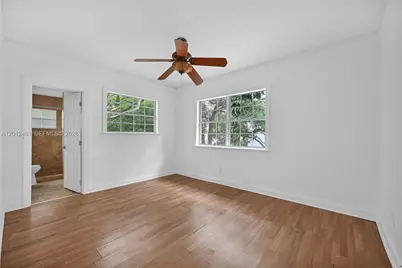 452 NE 30th St, Miami, FL 33137 - Photo 23