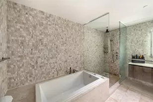 68 SE 6th St, Miami, FL 33131 - Photo 21