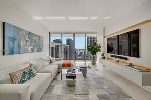 68 SE 6th St, Miami, FL 33131 - Photo 13