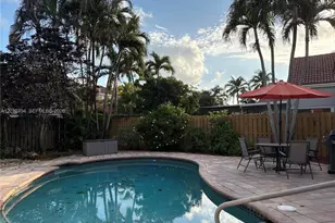 2638 Oak Park Cir, Davie, FL 33328 - Photo 5