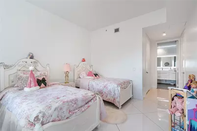 1100 Biscayne Blvd #5702, Miami, FL 33132 - Photo 13